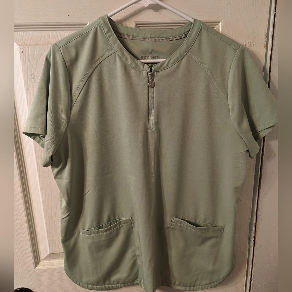 Set of Beyond jogger scrubs